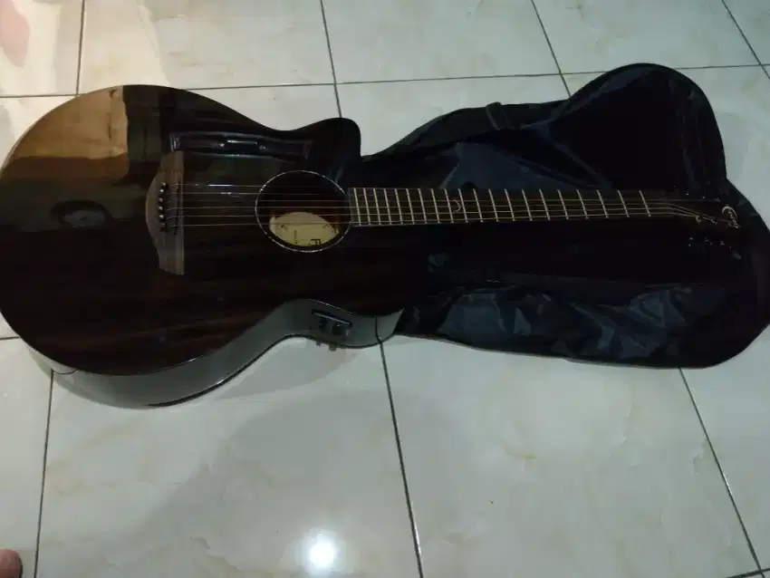 Gitar akustik faith Kidal