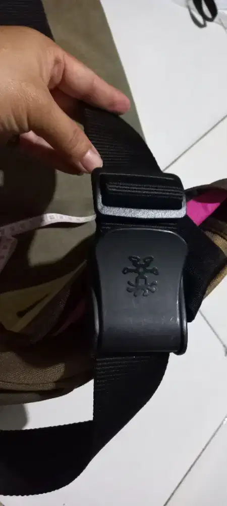 Tas slempang CRHMPLER preloved.