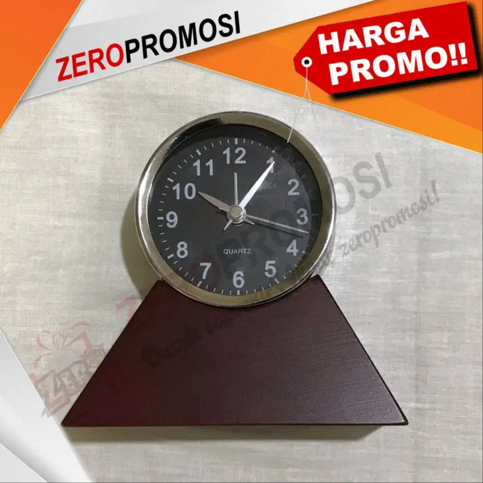 Souvenir Jam Meja Kayu Segitiga JHM004