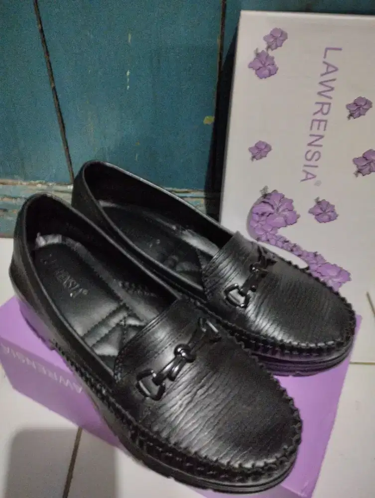 Sepatu Lawrensia no 38