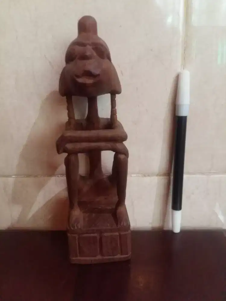 Patung kayu  sangat  tua