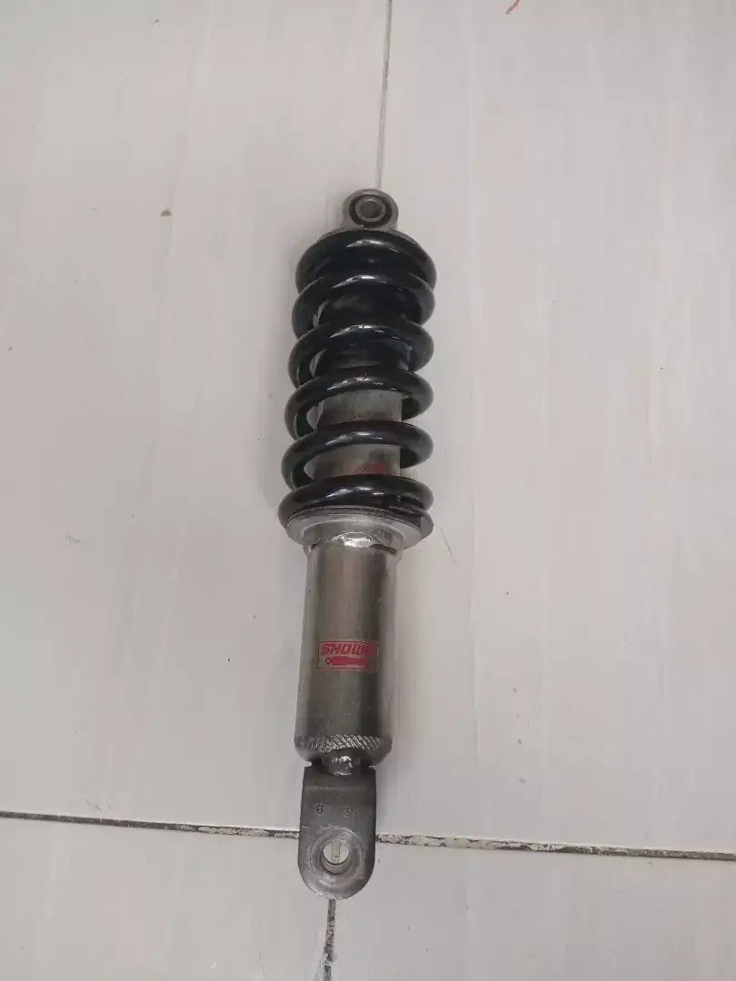 skok belakang Suzuki GSX orisinil