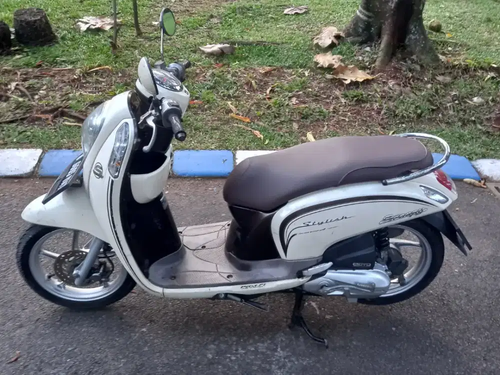 Dijual Honda Scoopy Stylish PGM FI ISS ABS 2016