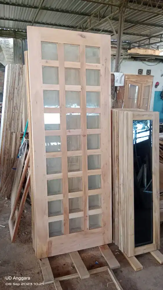 Pintu jati minimalis