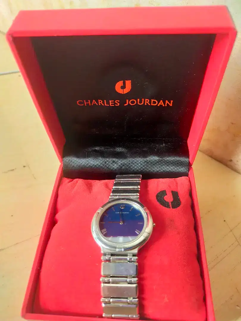 Jam tangan wanita charles jourdan barang antik