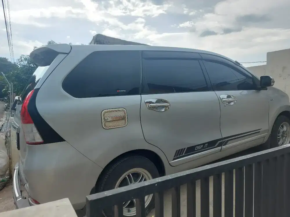 teknisi kaca film mobil dan gedung panggilan