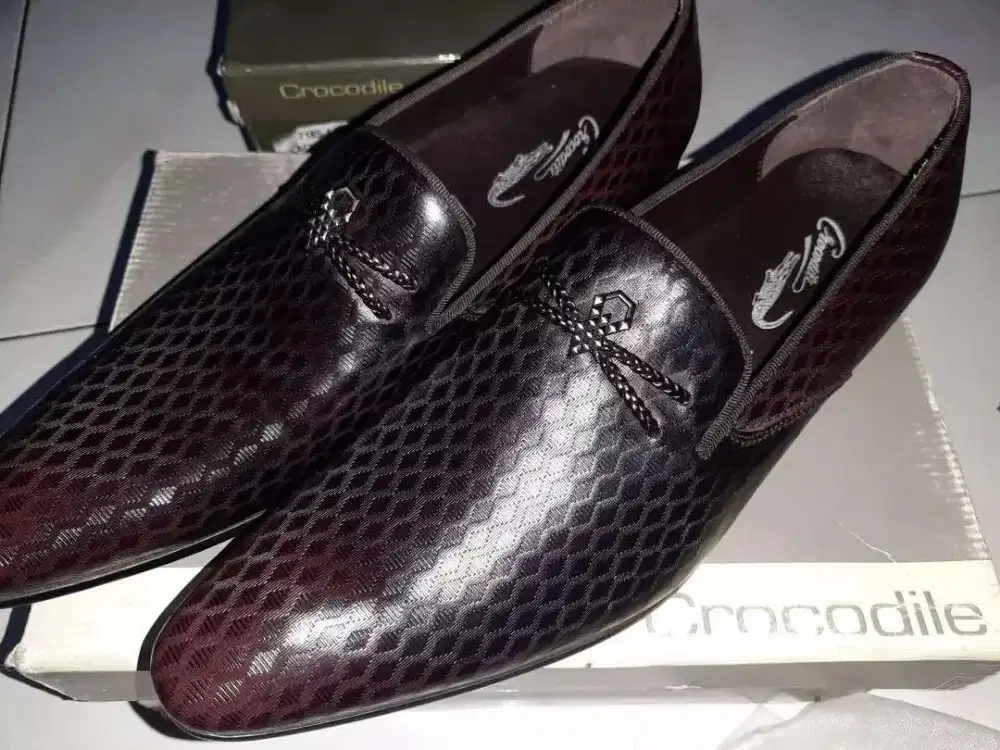 Sepatu Crocodile size43