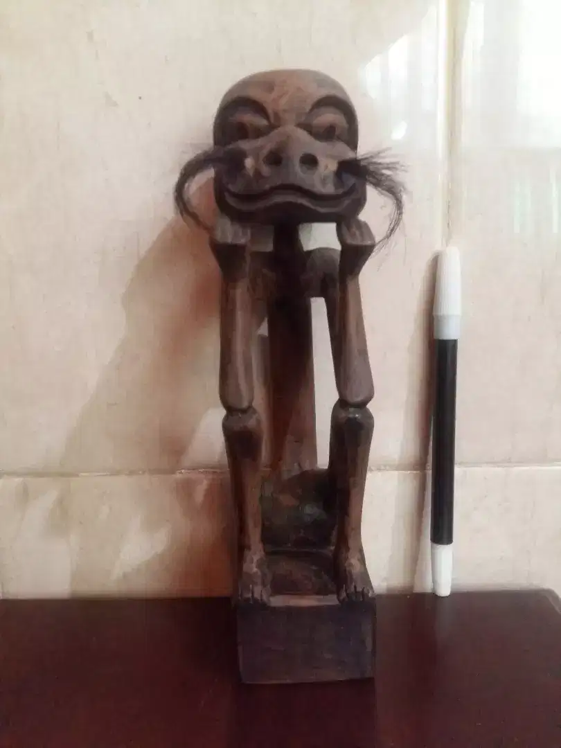 Patung  kayu  lawasan   sangat tua
