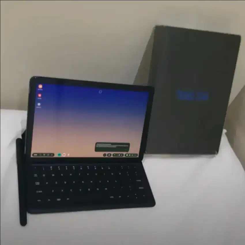 Samsung Galaxy Tab S4 + keyboard Cover Original