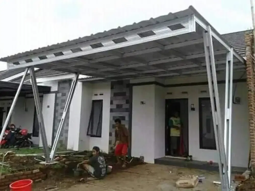 Kanopi atap alderon terpasang