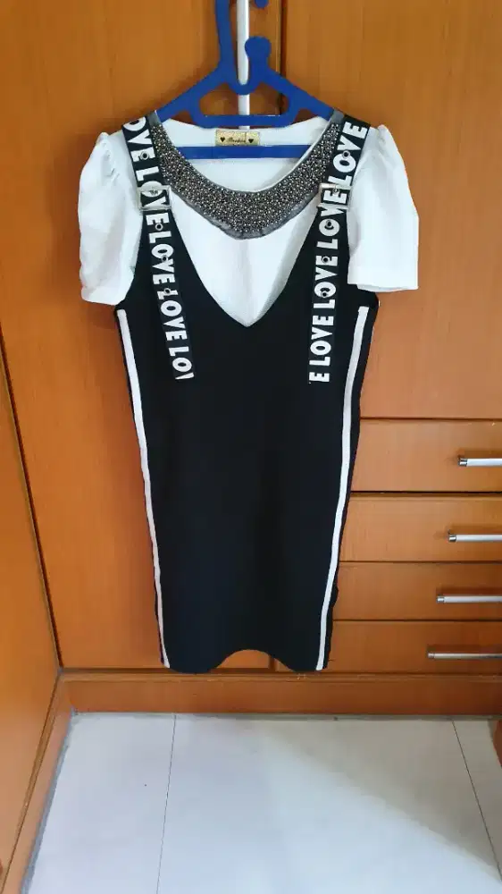 Dijual 1 set atasan+dress overall. Impor.bagus banget size SML