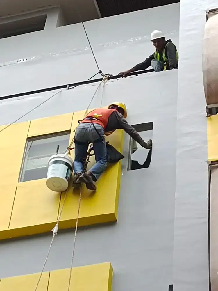 Jasa spesialist painting, kontraktor pengecatan bangunan. Access rope