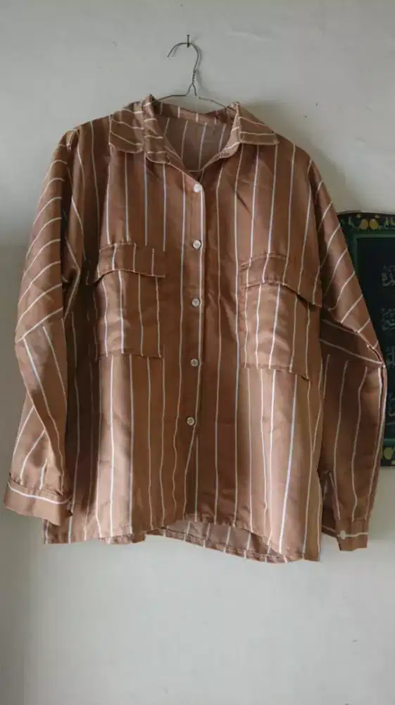 Kemeja garis coklat