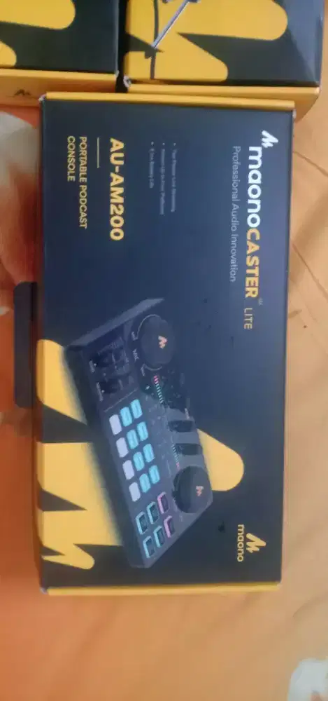 Microphone kit portable podcast console AU Am200