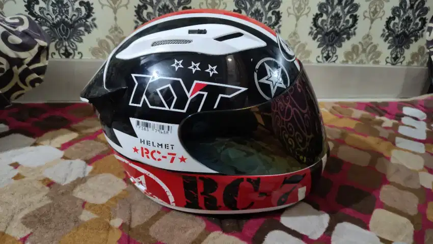 Helm KYT RC7 kondisi 90% mantap