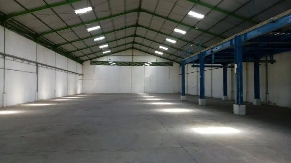 Mengerjakan kontruksi bangunan