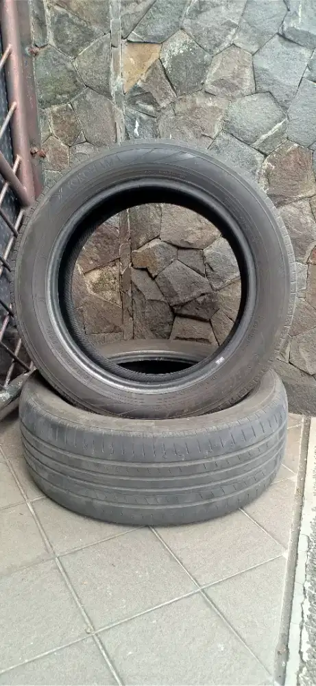 Ban Yokohama 215/55 R17 tahun 2015
