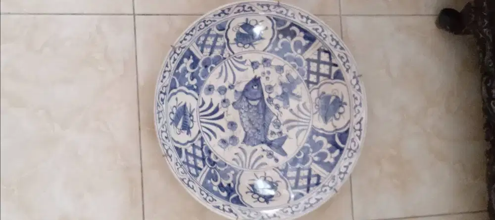 Piring keramik antik.