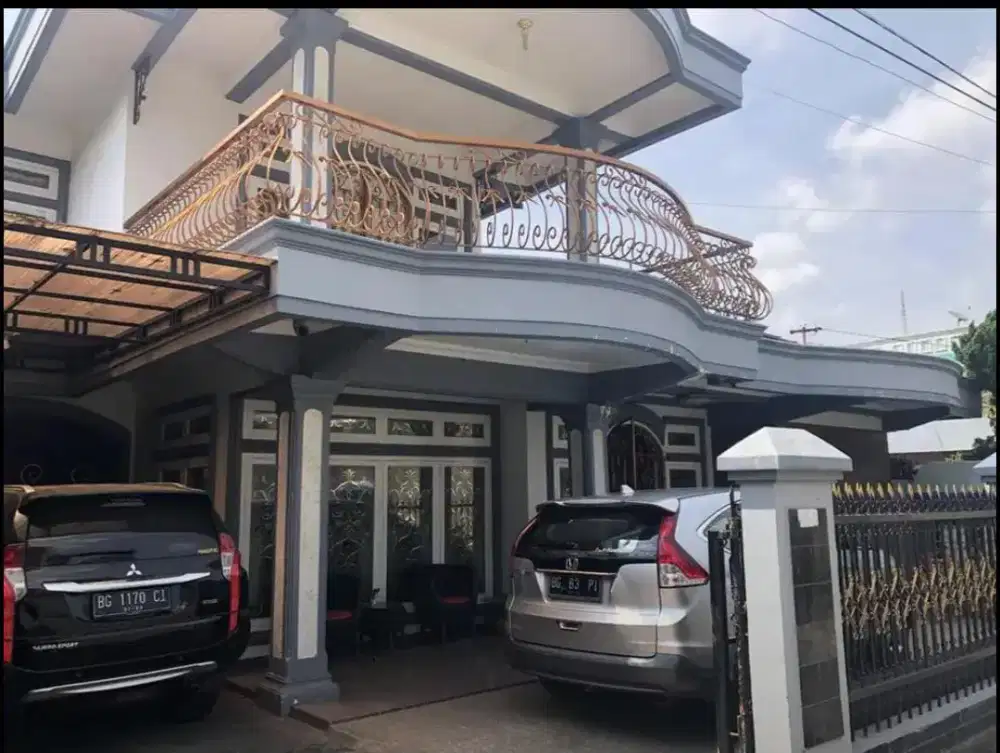 Rumah dijalan Dwikora + furniture & isi Lt : 232 Harga : 3,3 M