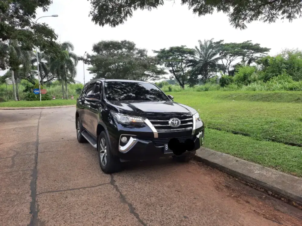 FORTUNER VRZ HITAM 2016 AT DIESEL KM RENDAH SERVICE RECORD - Mobil