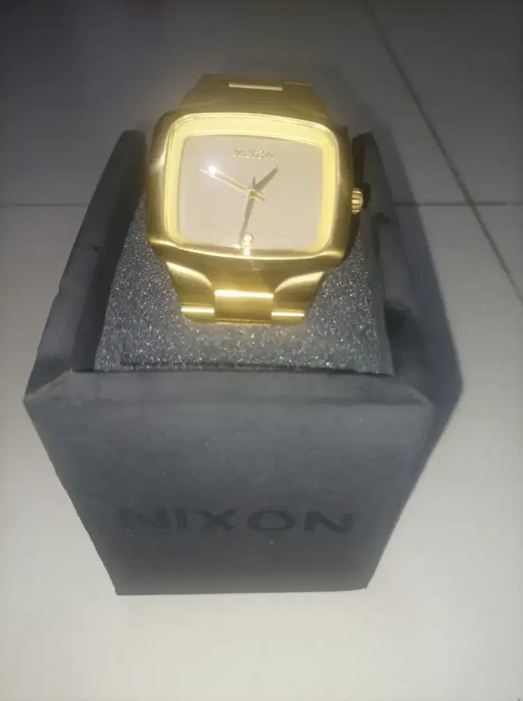 Jam sale nixon gold