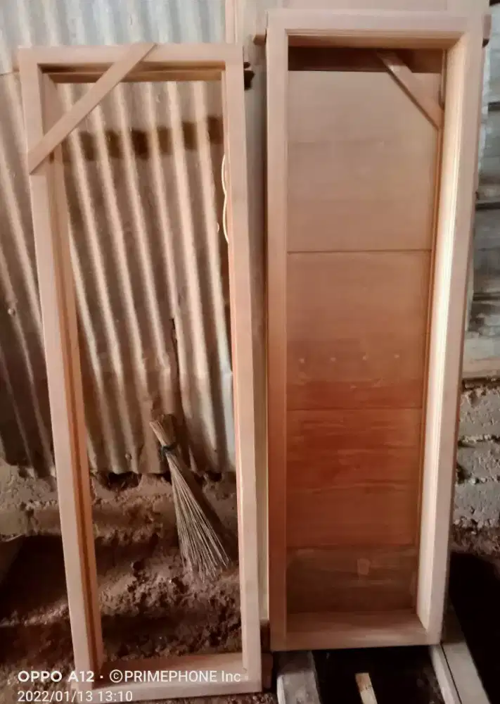 Kusen bahan kayu Kalimantan sangat kering