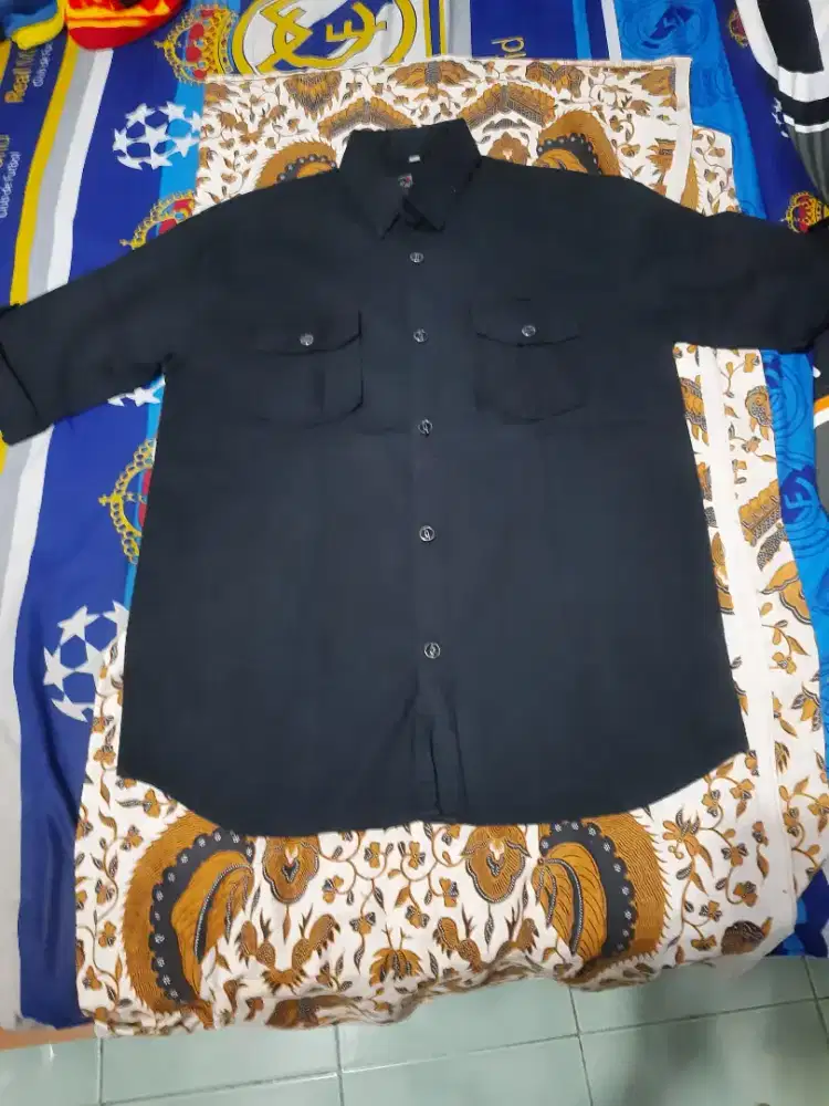 Kemeja Hitam Lengan Pendek