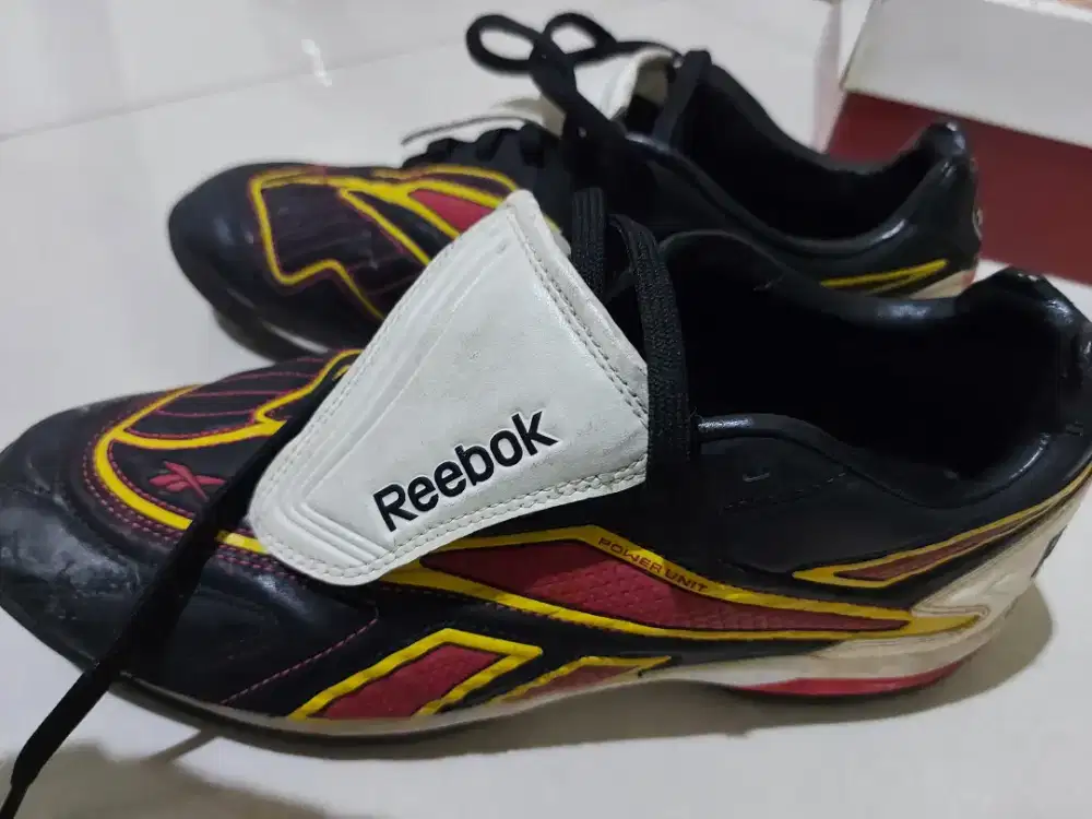 Sepatu sepak bola.asli reebok, ukuran 40, Kondisi 90%