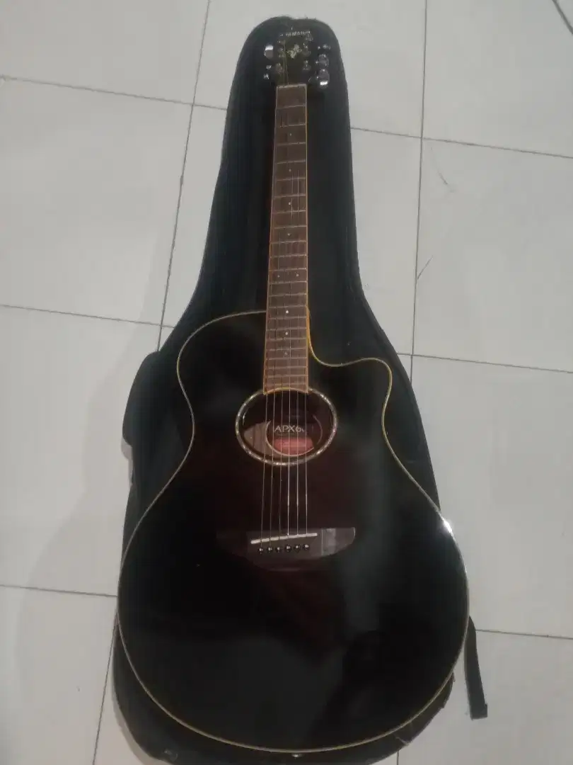 YAMAHA APX 600 FREE SARUNG GITAR