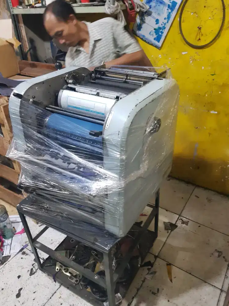 Mesin cetak offset TOKO 810