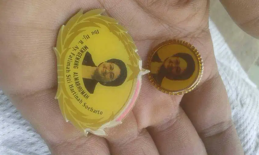 Pin kenangan ibu tien soeharto