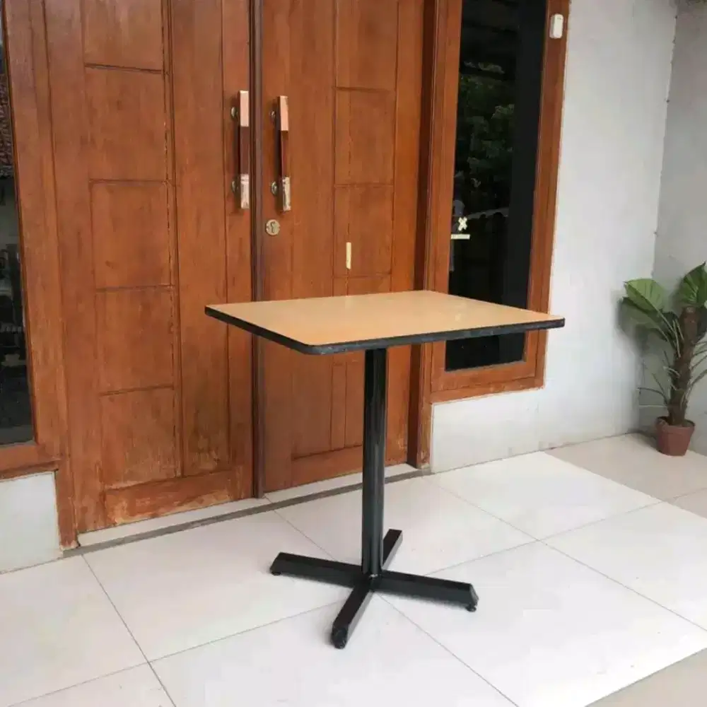 meja makan induatrial