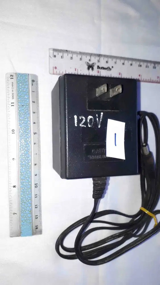 Adaptor In 120V Out2.4V 1.25A Made In Taiwan - Bekas