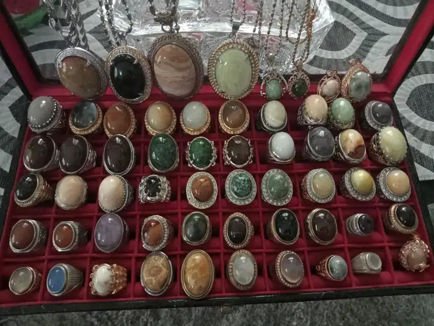 Dijual Borongan... koleksi Pribadi Cincin dan Kalung Batu asli terawat