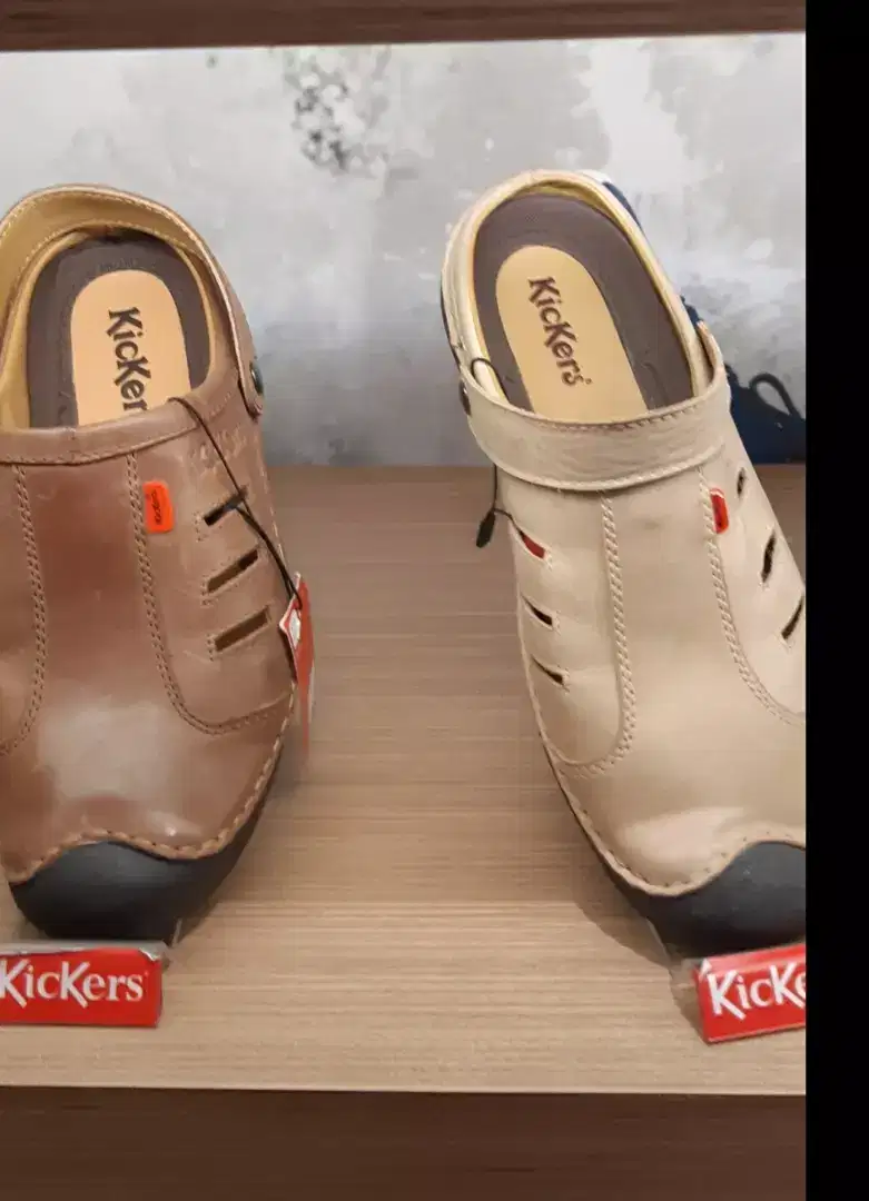 Sepatu sandal pokemon asli kickers kulit mcd