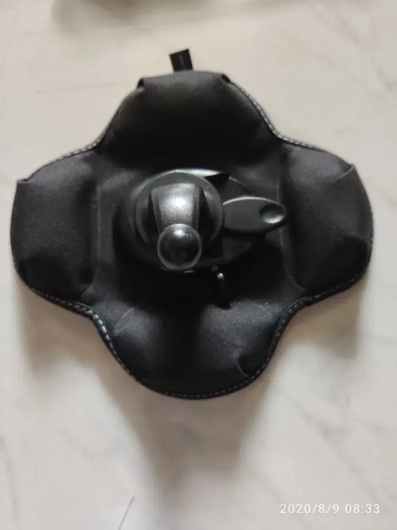 Garmin dan universal dashboard mount