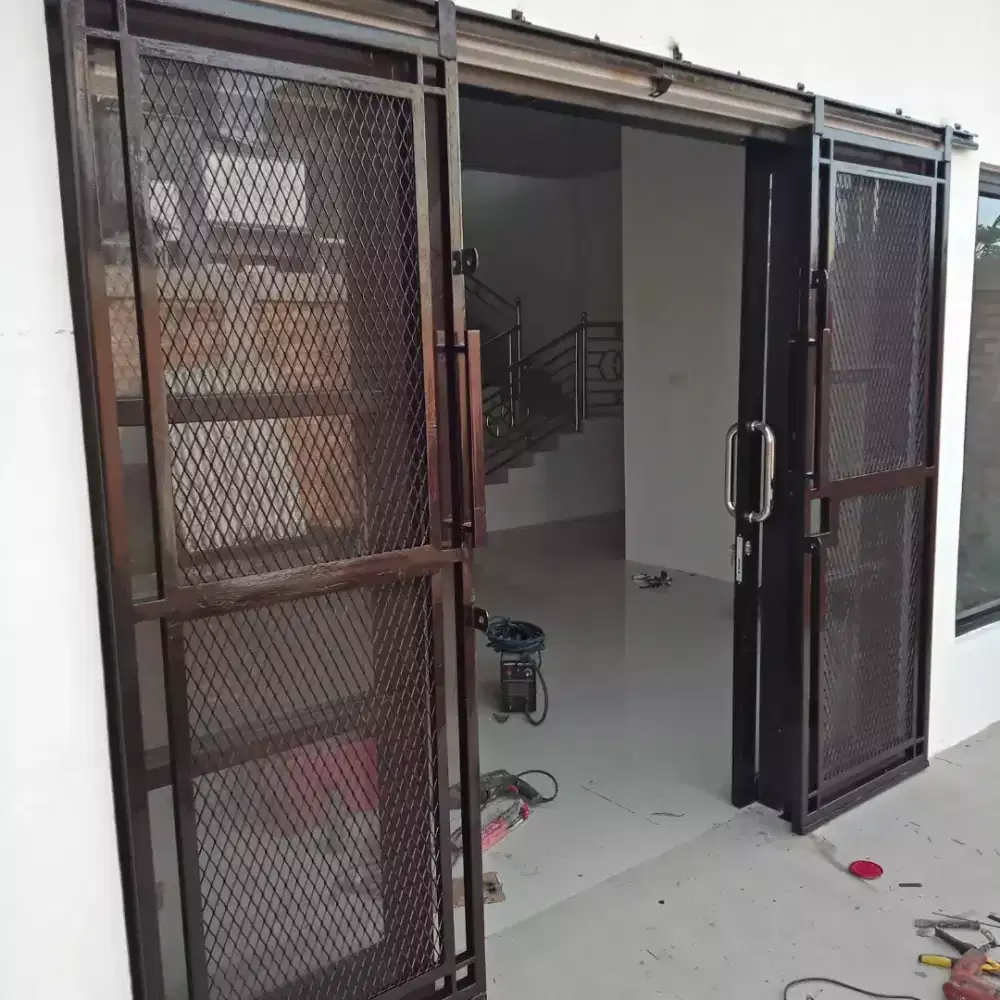 Pintu teralis sliding