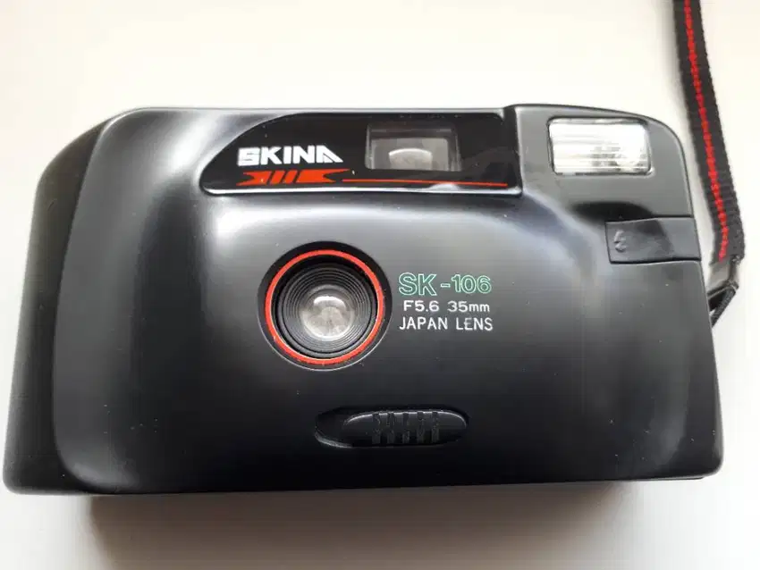 Skina Sk-106 Point & Shoot 35mm Film Camera (A-366)