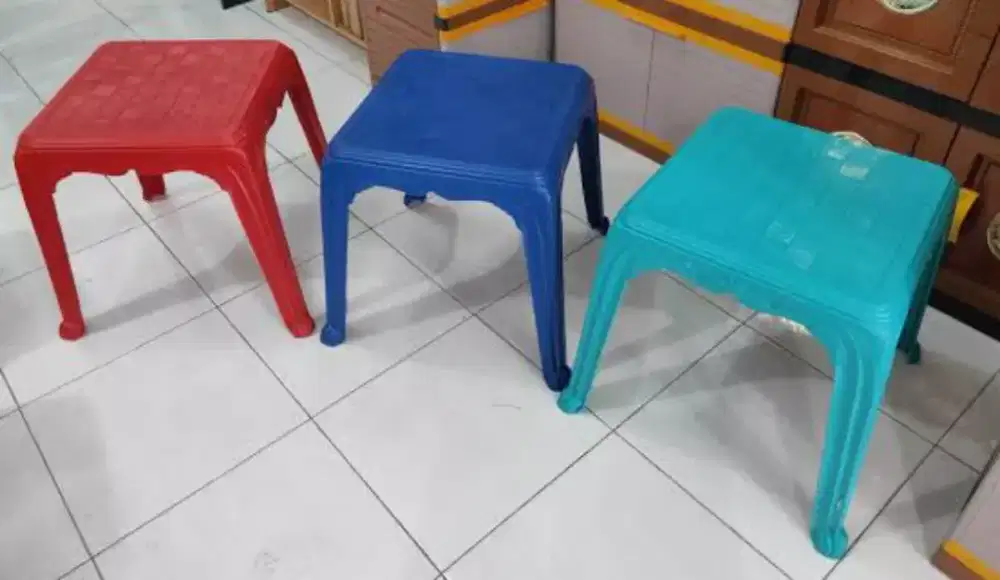 MEJA PLASTIK NAPOLLY MERAH - TOSCA - BIRU