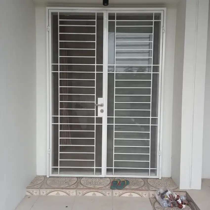 Pintu kasa nyamuk bahan besi