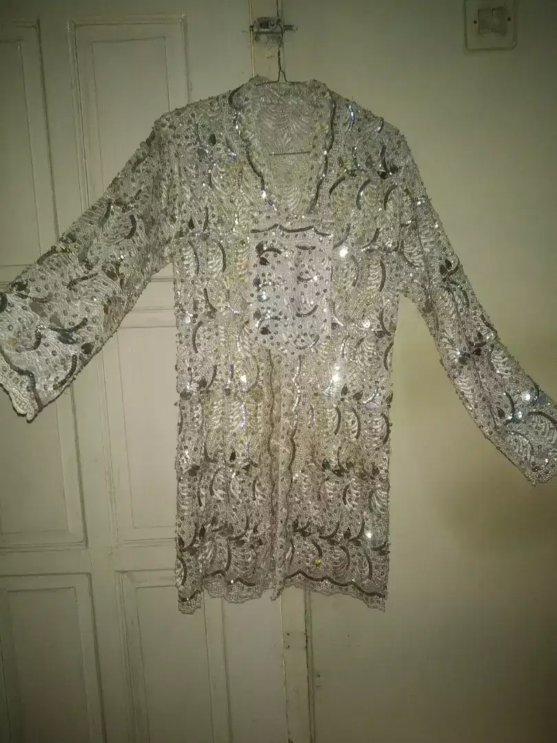 SEPASANG  Baju pengantin pria wanita. Good condition!!