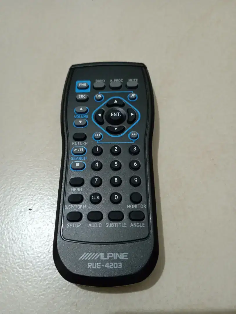 Remote head unit alpine