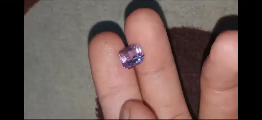 (Batu Kecubung Ungu)