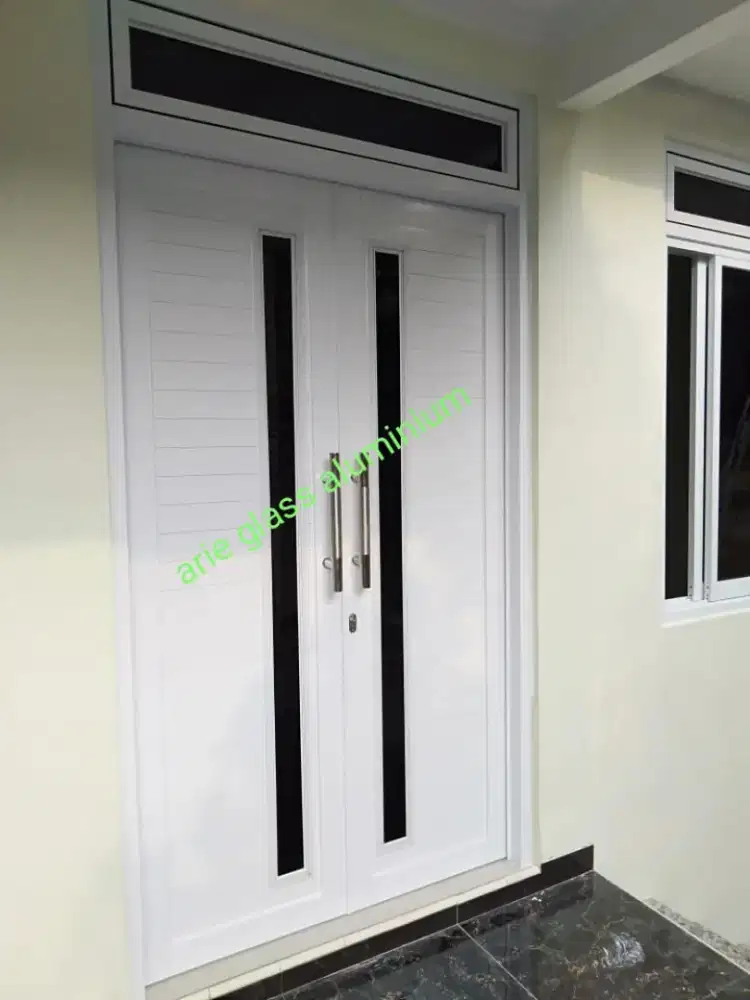 Pintu aluminium daubell