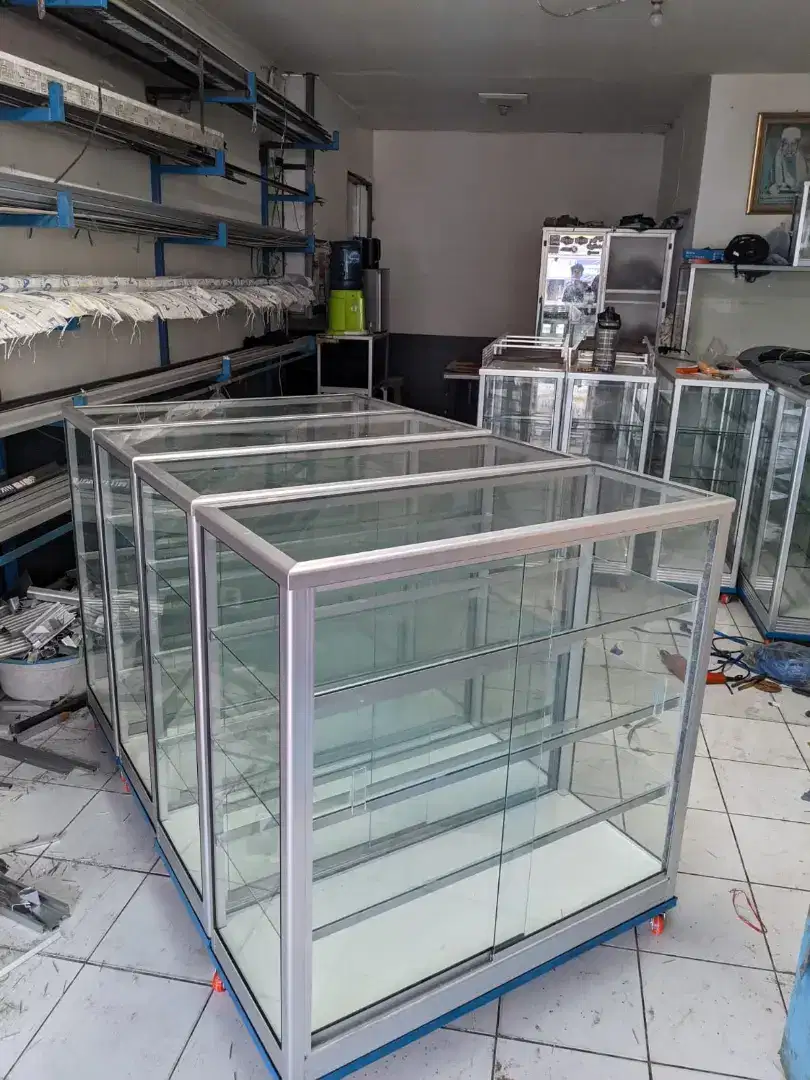 etalase showcase  1 meter roda siku besi
