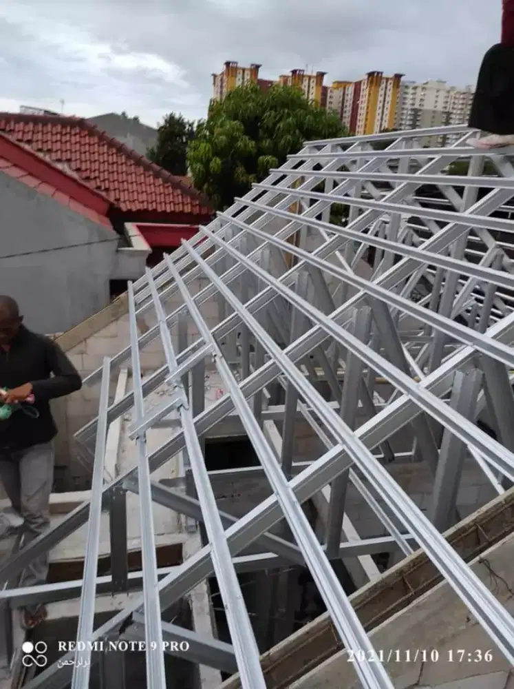 Baja ringan untuk rumah dan gudang
