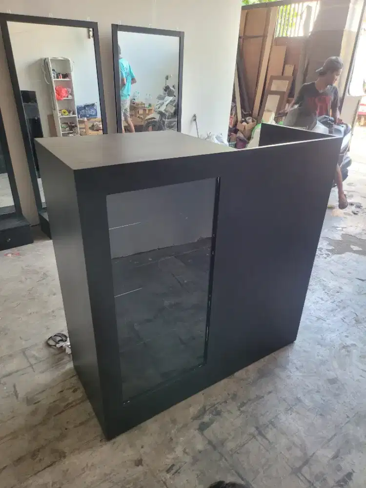 Meja kasir minimalis Black | 110x50x110cm