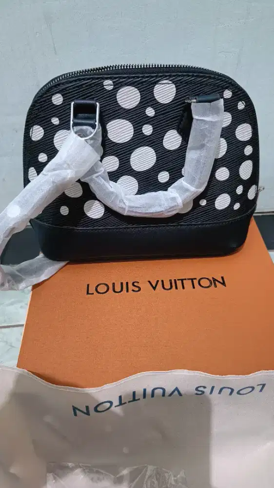 Tas Louis Vuitton Hitam Polkadot