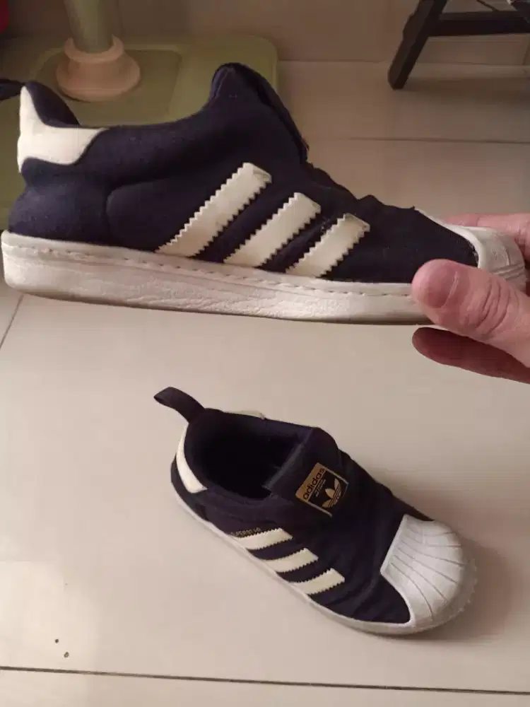 Sepatu adidas size 18.5