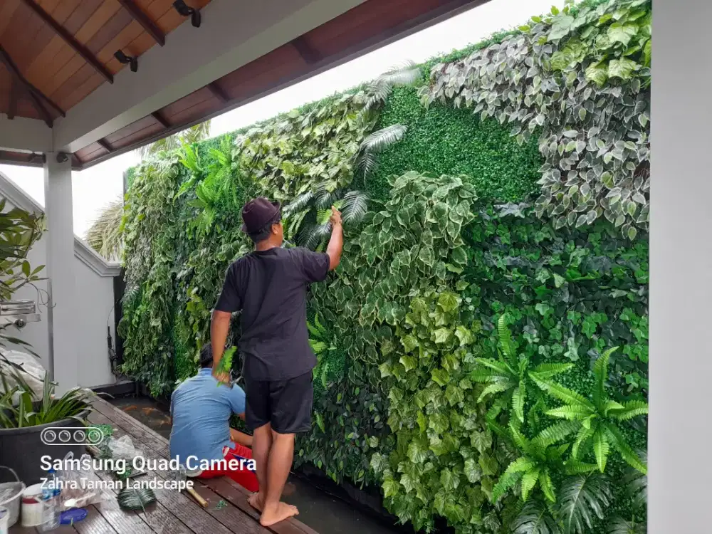 Green Wall Vertikal daun DolarSintetis Pembuatan Taman Vertikal Garden